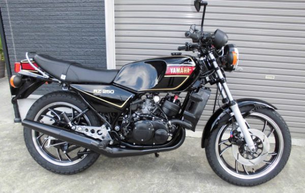 ヤマハRZ250 フルレストア黒